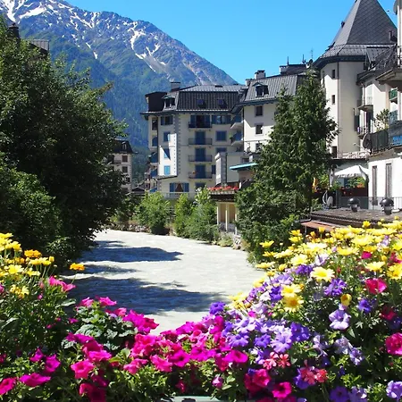 Les Drus118- 3br Alpine View Balcony & Parking For 6 - Happy