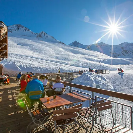 Les Drus118- 3br Alpine View Balcony & Parking For 6 - Happy * Chamonix